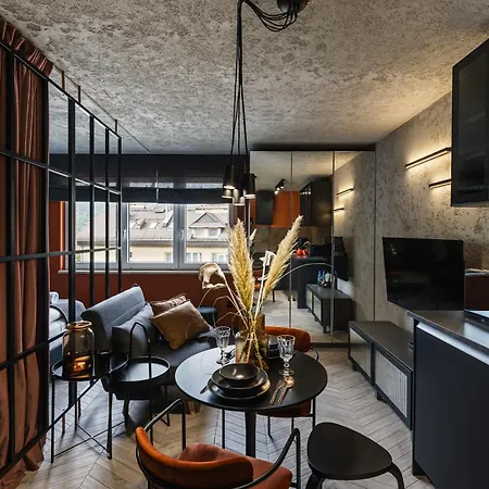Wolf Apartment *